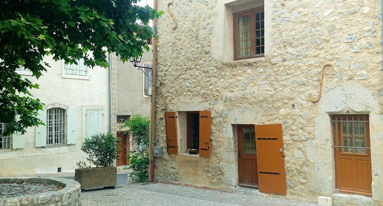 Une Maison Dans Le Village Ribiers Exterior foto